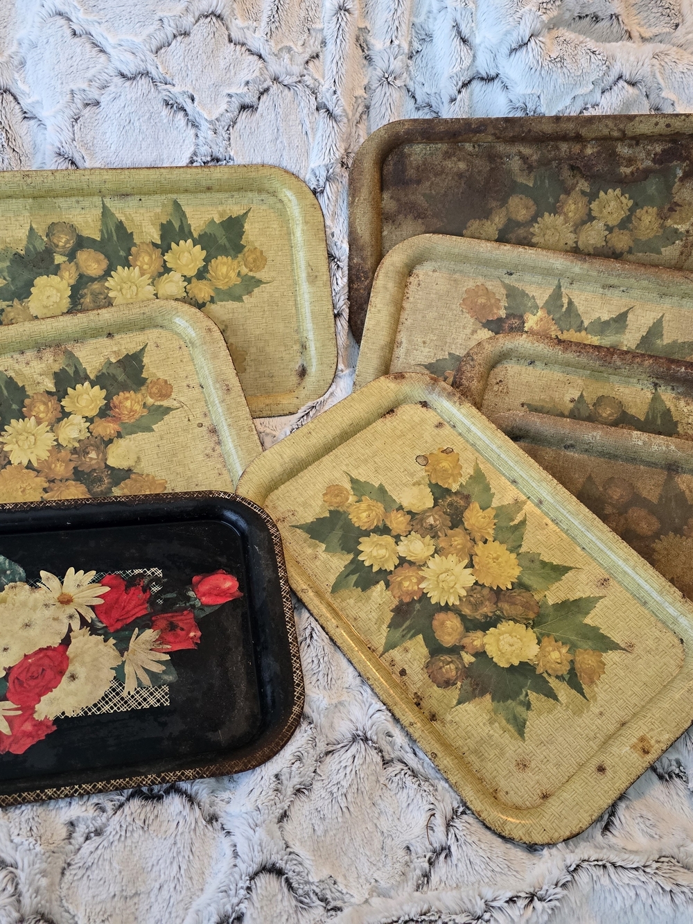 Set of 8 Vintage Decorative Floral Metal Serving Trays Rusty